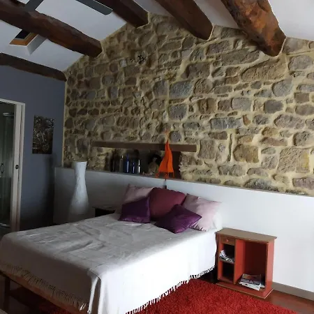 8 Beds * Joncels